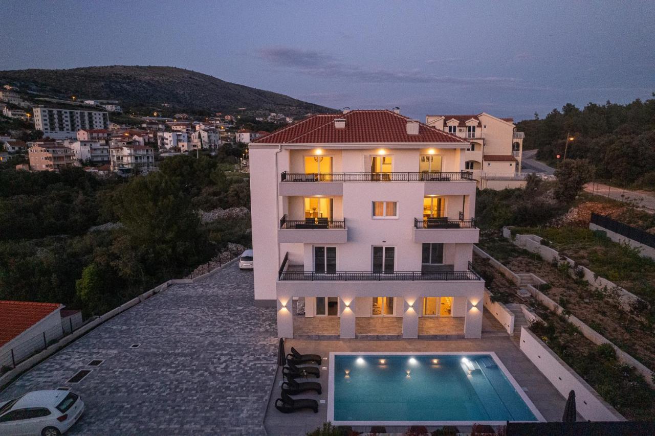 Barbara & Zoran With Heated Swimming Pool *
