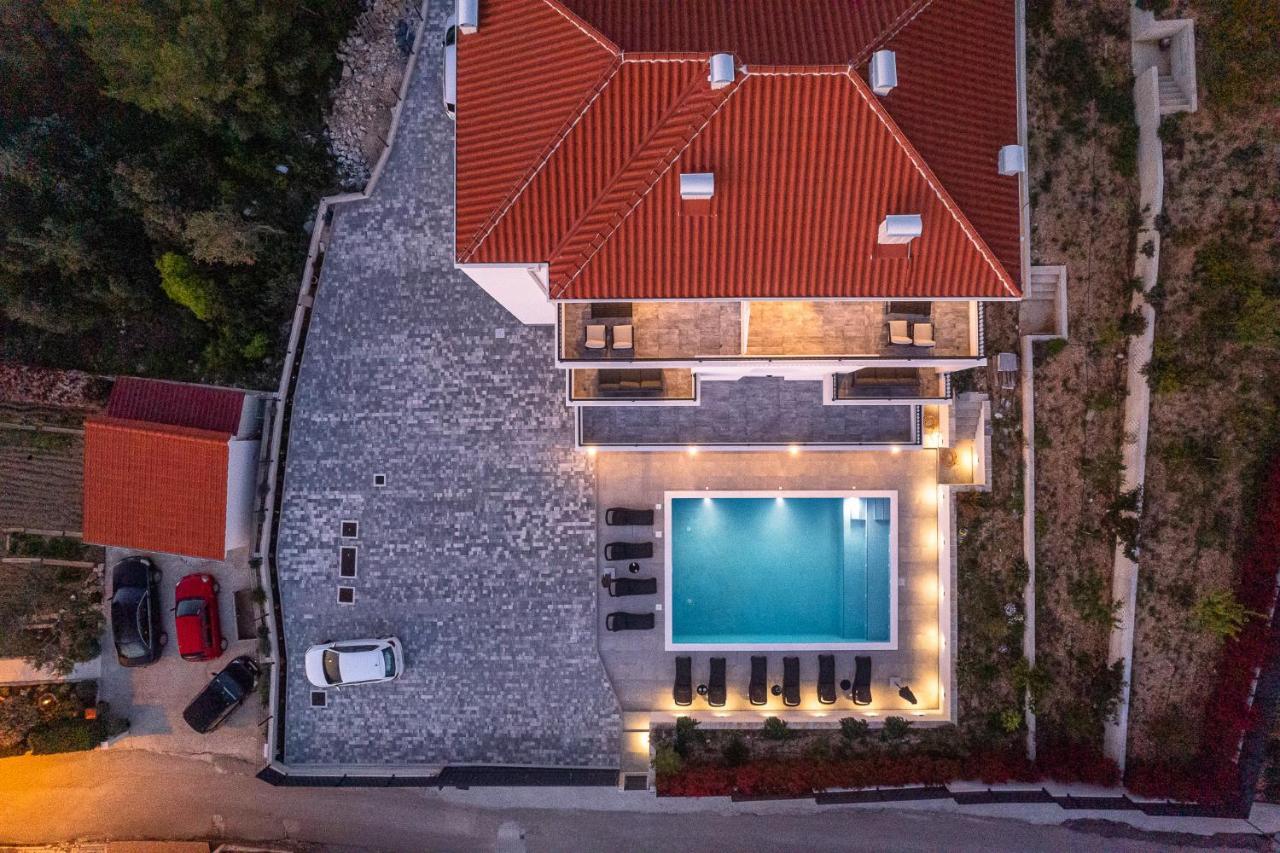 Barbara & Zoran With Heated Swimming Pool * Seget Vranjica