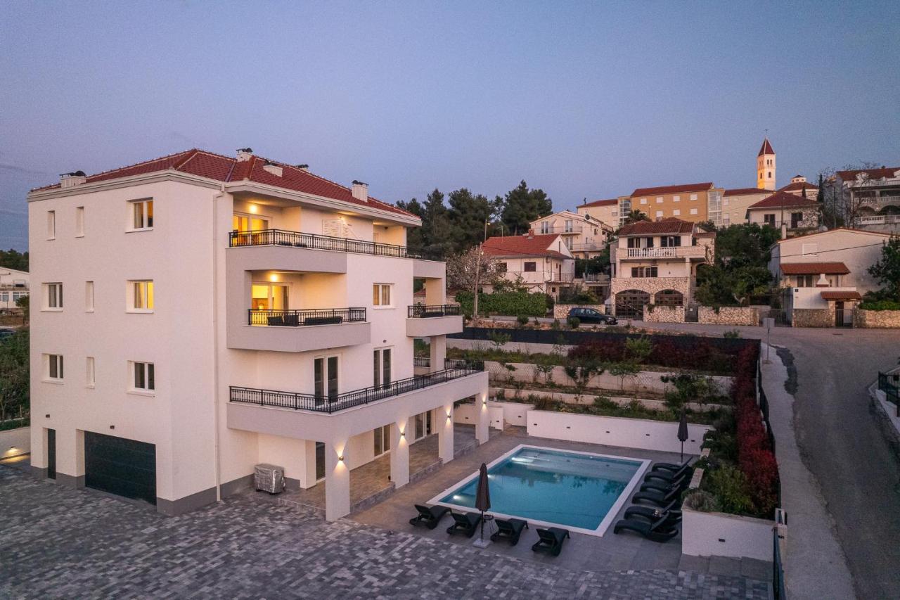 Barbara & Zoran With Heated Swimming Pool Seget Vranjica