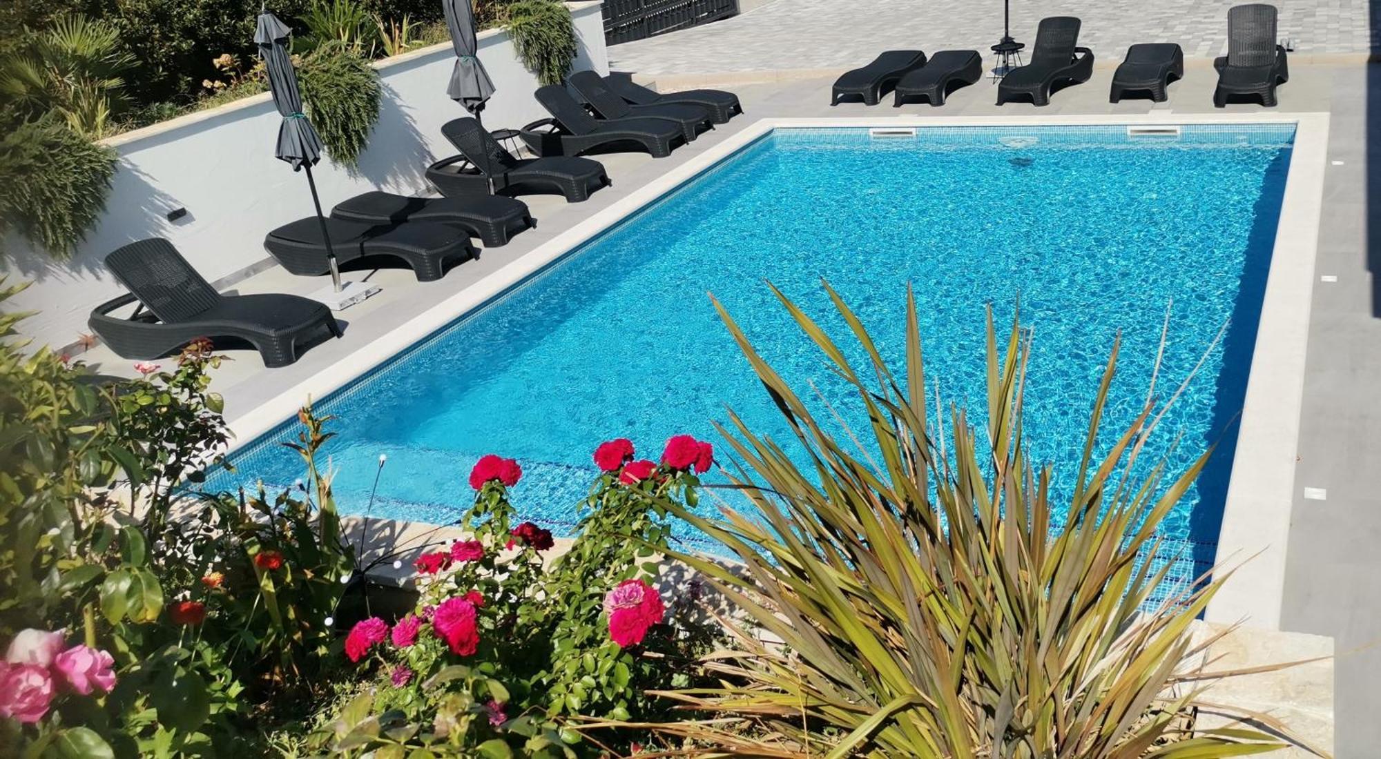 Lägenhet Barbara & Zoran With Heated Swimming Pool Seget Vranjica