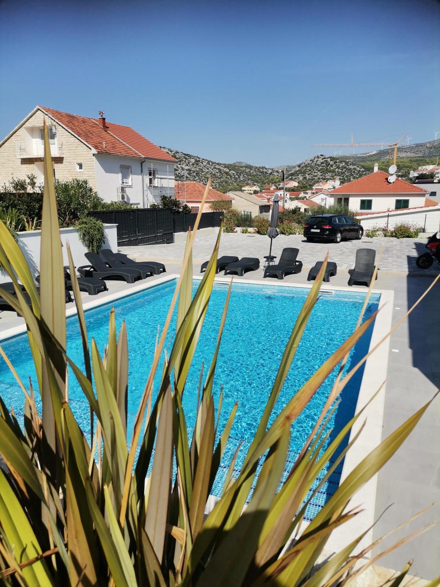 Barbara & Zoran With Heated Swimming Pool
