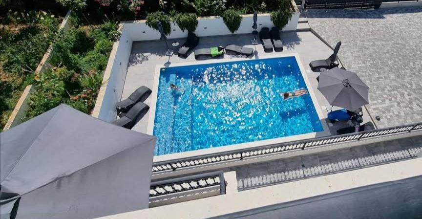 Barbara & Zoran With Heated Swimming Pool Seget Vranjica