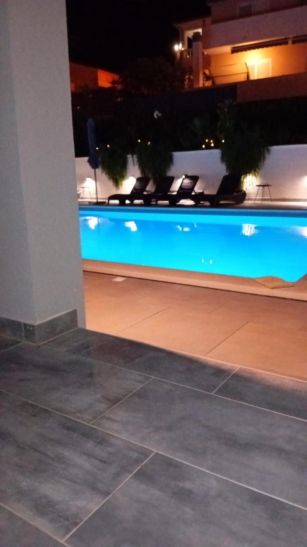 Lägenhet Barbara & Zoran With Heated Swimming Pool Seget Vranjica